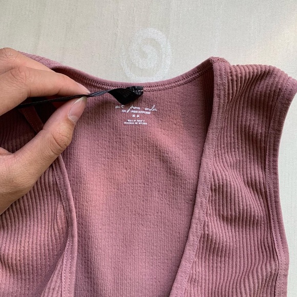 Urban outfitters out from under “hailey plunge” mauve/pink seamless tank - Picture 2 of 4